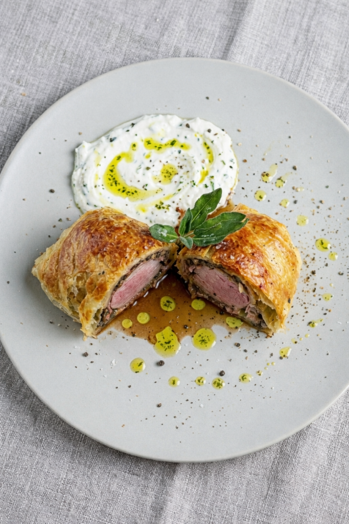 Solomillo de cerdo Wellington con roquefort: una receta fácil que parece mucho más de lo que cuesta | Mamá ya sé cocinar