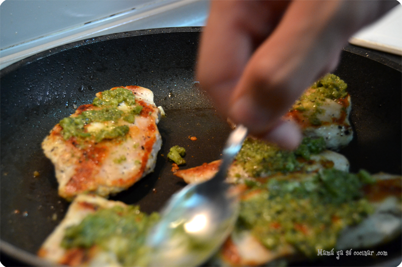 Preparación de filetes de pollo con curry verde