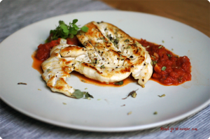 Pollo con salsa de tomate