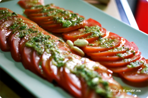 Tomates y hierbas aromáticas